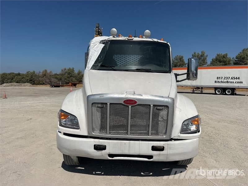 Peterbilt 536 4x2 Service Truck Municipal / general purpose vehicles