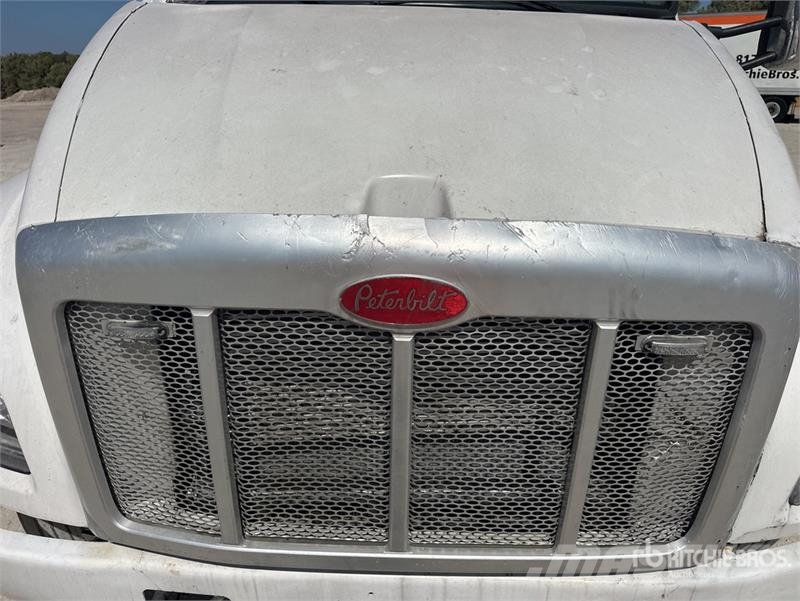 Peterbilt 536 4x2 Service Truck Municipal / general purpose vehicles