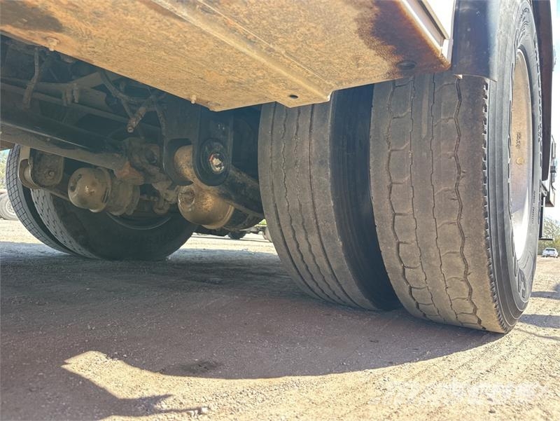 Peterbilt 536 4x2 Service Truck Municipal / general purpose vehicles