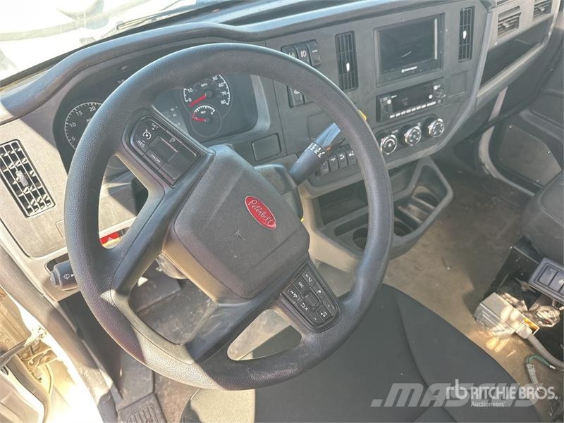 Peterbilt 536 4x2 Service Truck Municipal / general purpose vehicles