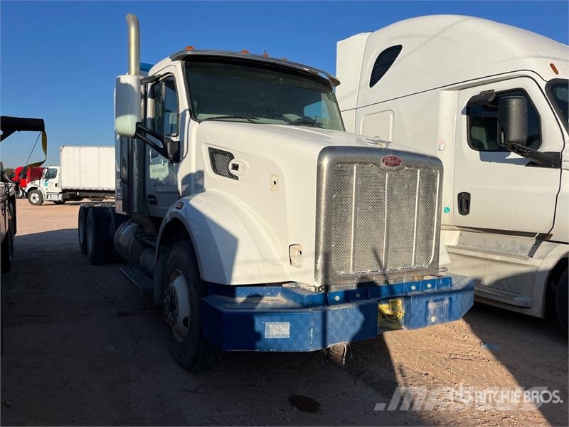 Peterbilt 567 Тягачі