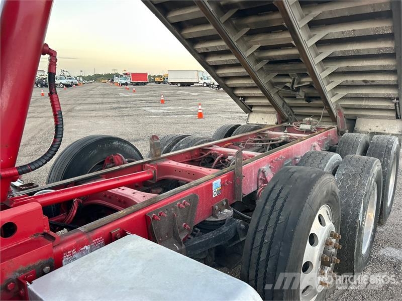 Peterbilt 567 شاحنات قلابة