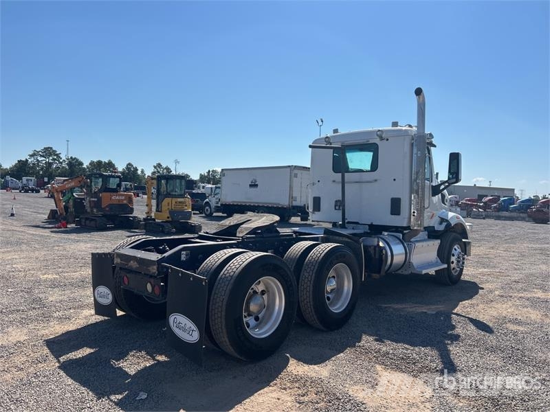 Peterbilt 567 Sadulveokid