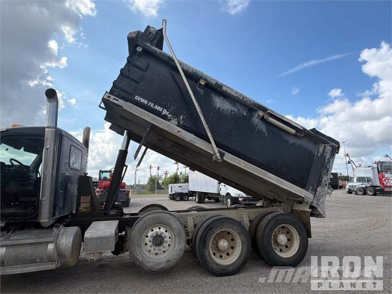 Peterbilt 567 傾卸式卡車