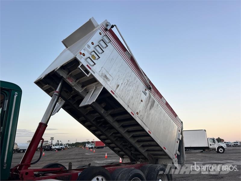 Peterbilt 567 شاحنات قلابة