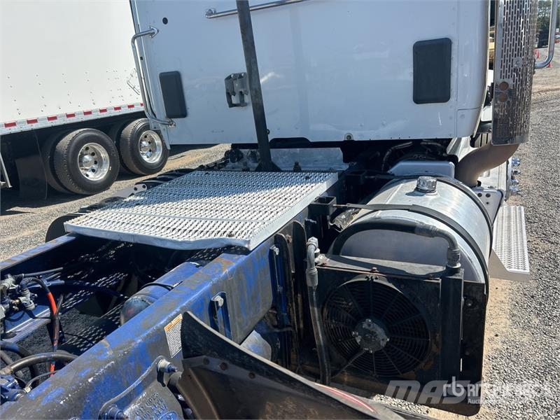 Peterbilt 567 Sadulveokid