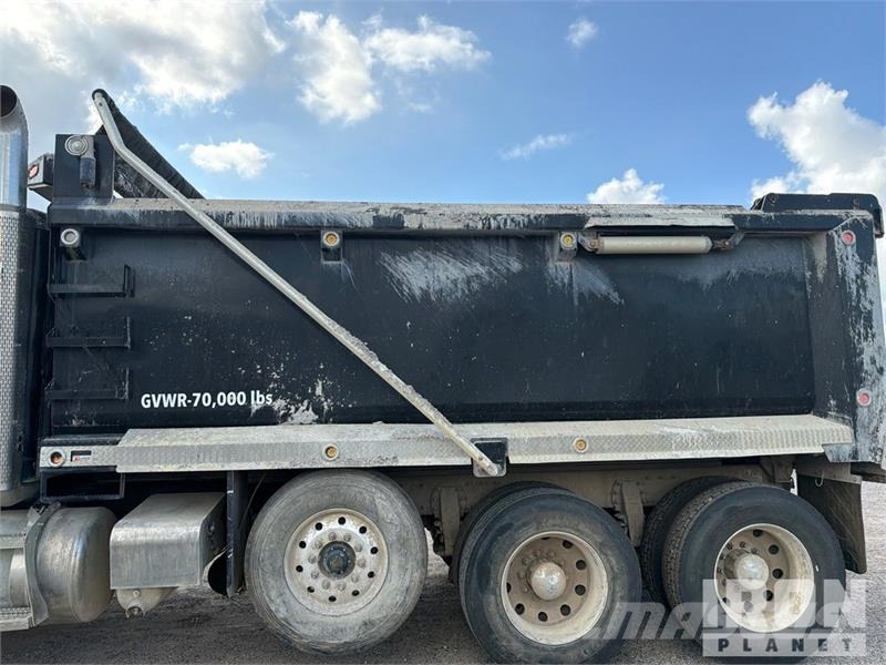 Peterbilt 567 傾卸式卡車