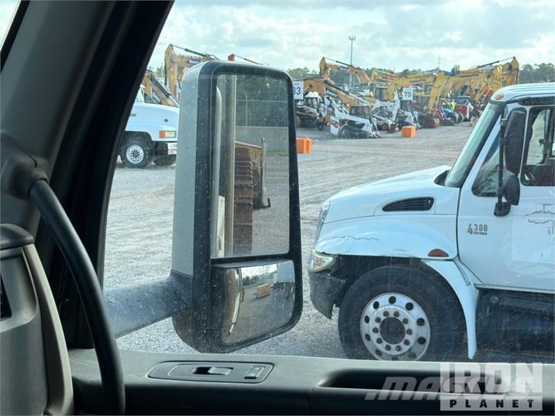 Peterbilt 567 傾卸式卡車