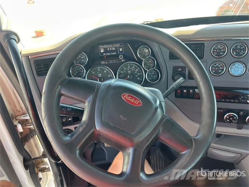 Peterbilt 567 Sadulveokid