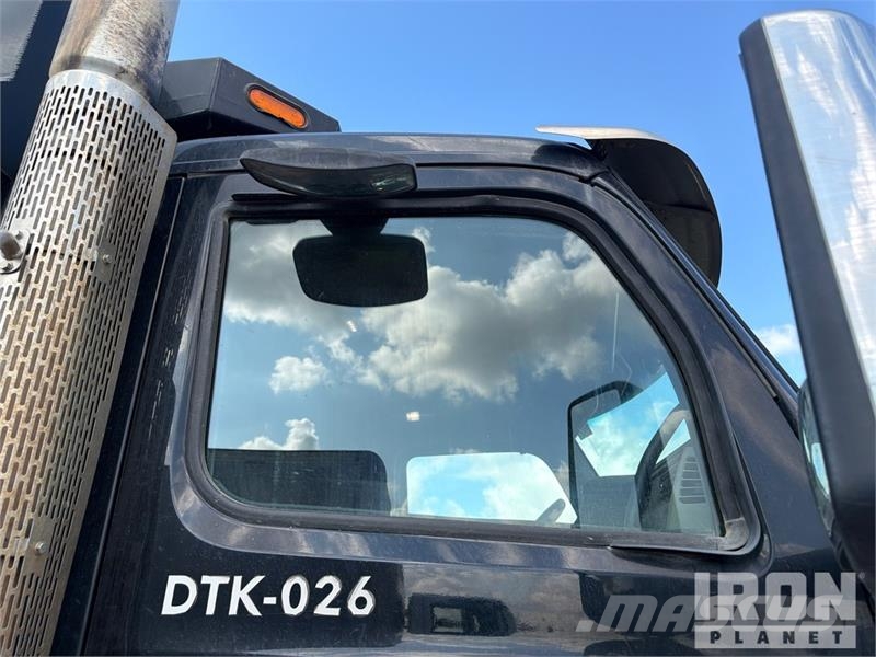 Peterbilt 567 傾卸式卡車