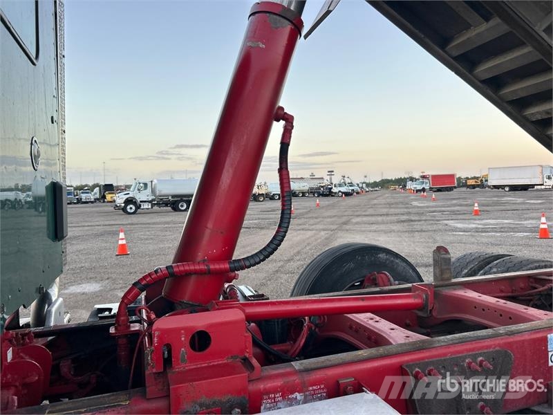Peterbilt 567 شاحنات قلابة