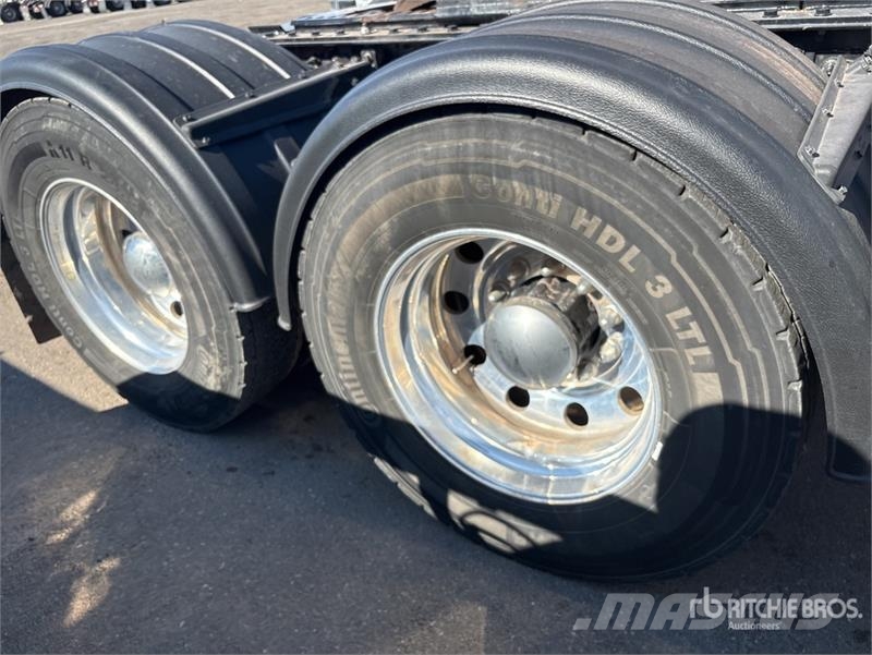 Peterbilt 567 Autotractoare