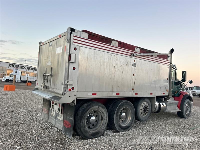 Peterbilt 567 شاحنات قلابة