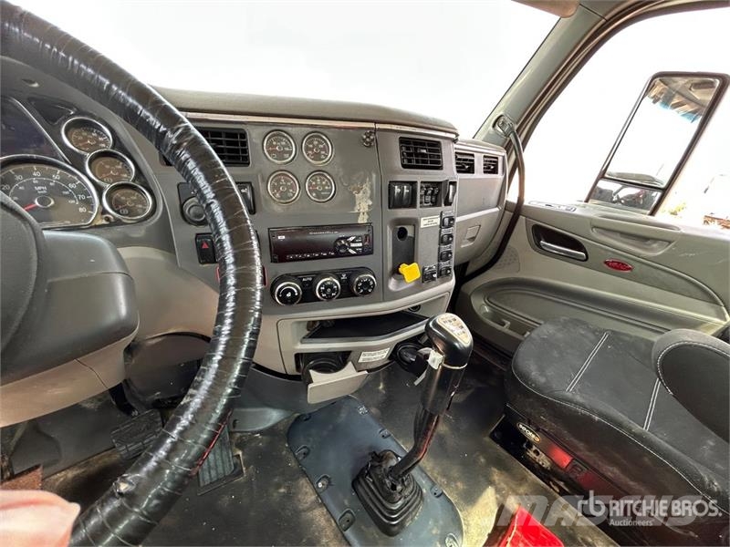 Peterbilt 567 組合/真空油槽車