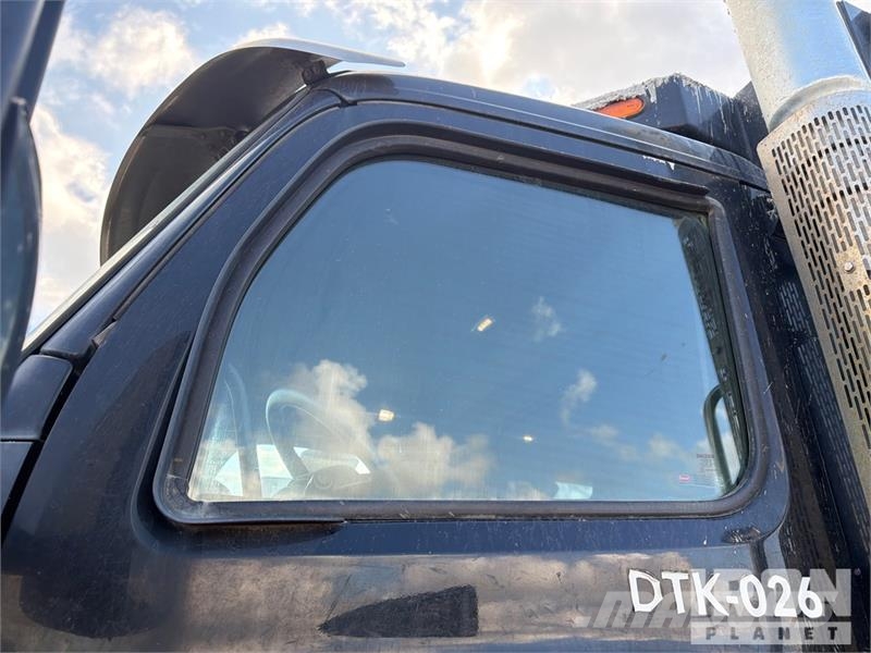 Peterbilt 567 傾卸式卡車