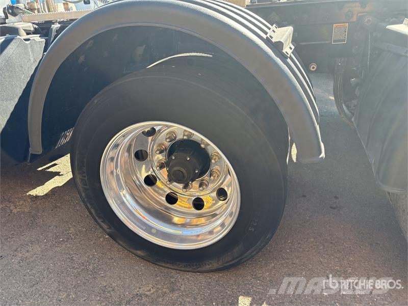 Peterbilt 567 Autotractoare