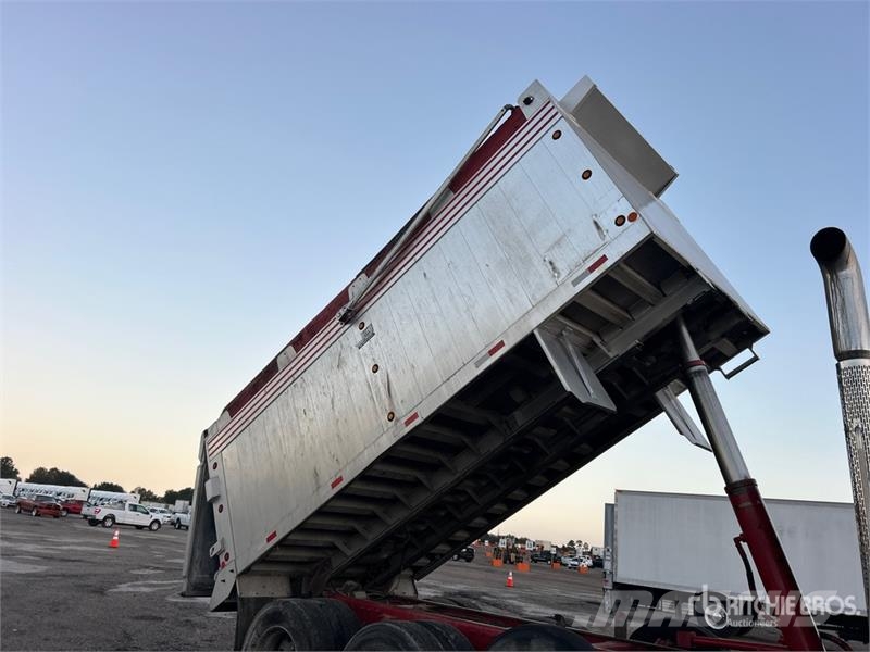 Peterbilt 567 شاحنات قلابة