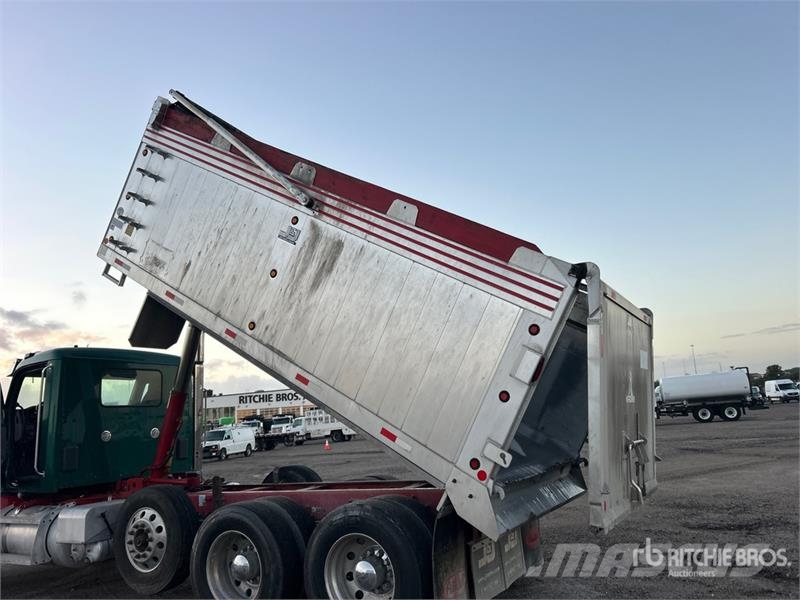 Peterbilt 567 شاحنات قلابة