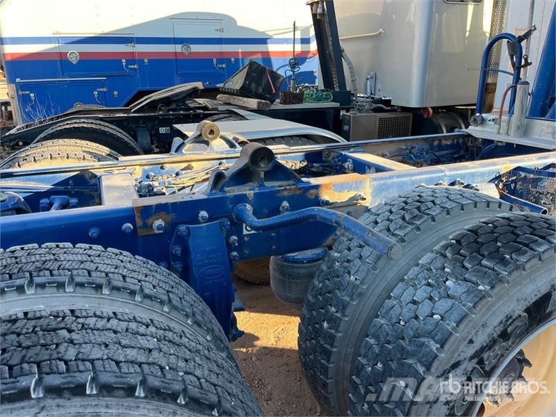 Peterbilt 567 Тягачі