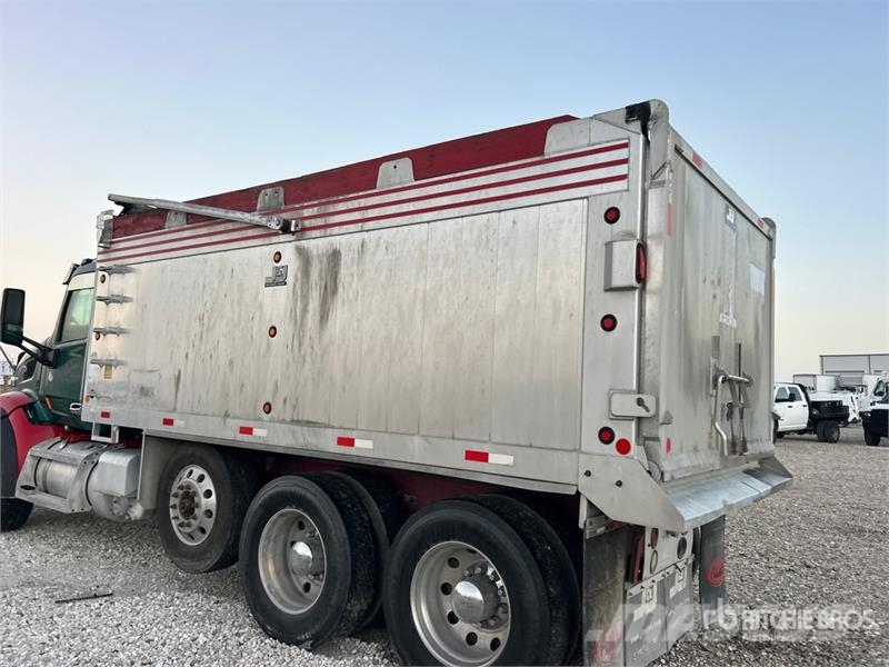 Peterbilt 567 شاحنات قلابة