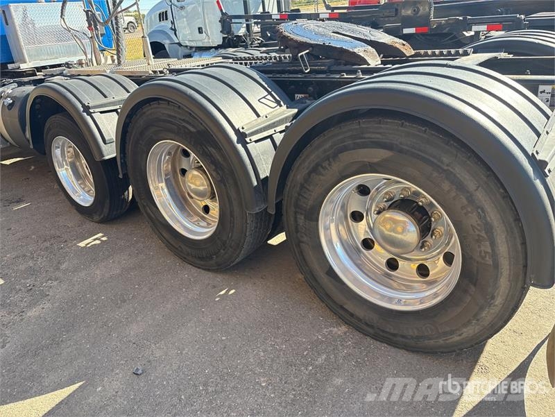 Peterbilt 567 Autotractoare