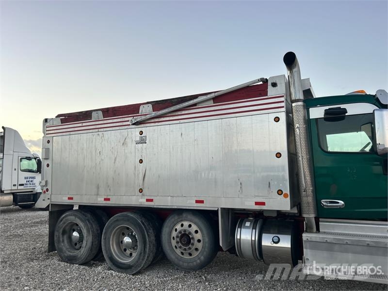 Peterbilt 567 شاحنات قلابة