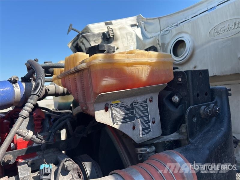 Peterbilt 567 Sadulveokid