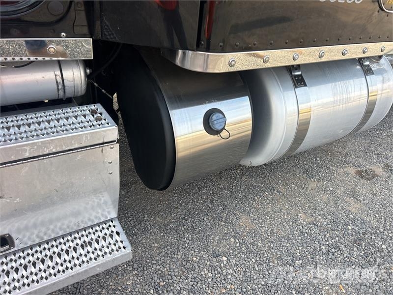 Peterbilt 579 中古トラクターヘッド | トレーラーヘッド