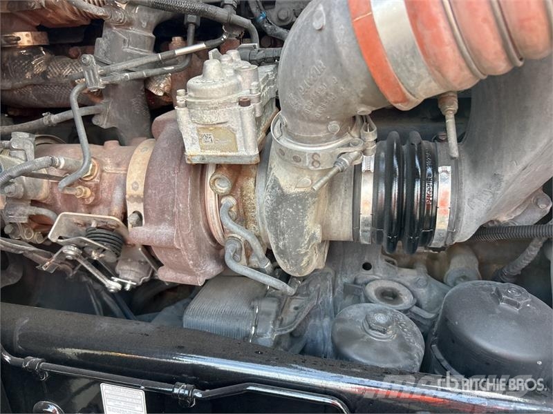 Peterbilt 579 中古トラクターヘッド | トレーラーヘッド