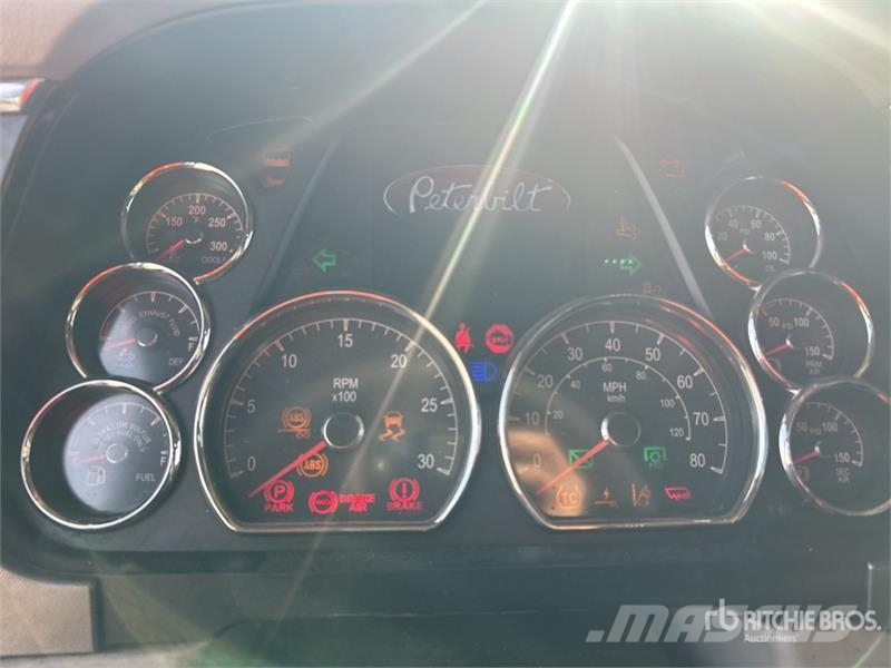 Peterbilt 579 中古トラクターヘッド | トレーラーヘッド