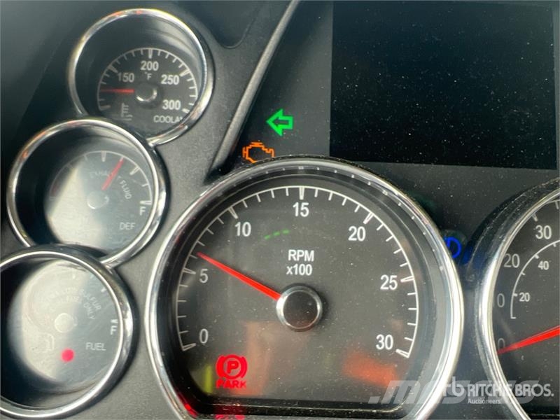 Peterbilt 579 中古トラクターヘッド | トレーラーヘッド