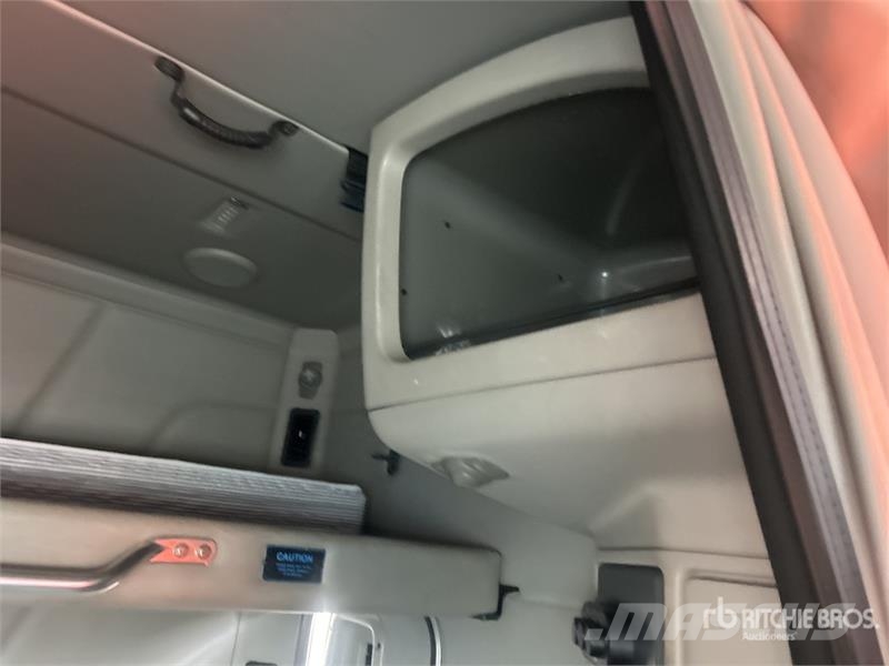 Peterbilt 579 中古トラクターヘッド | トレーラーヘッド
