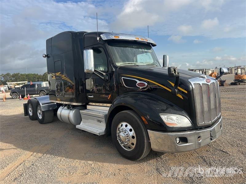 Peterbilt 579 中古トラクターヘッド | トレーラーヘッド