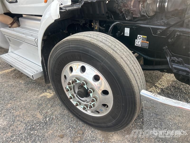 Peterbilt 579 中古トラクターヘッド | トレーラーヘッド