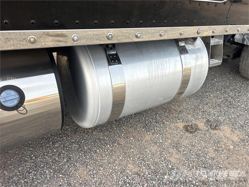 Peterbilt 579 中古トラクターヘッド | トレーラーヘッド