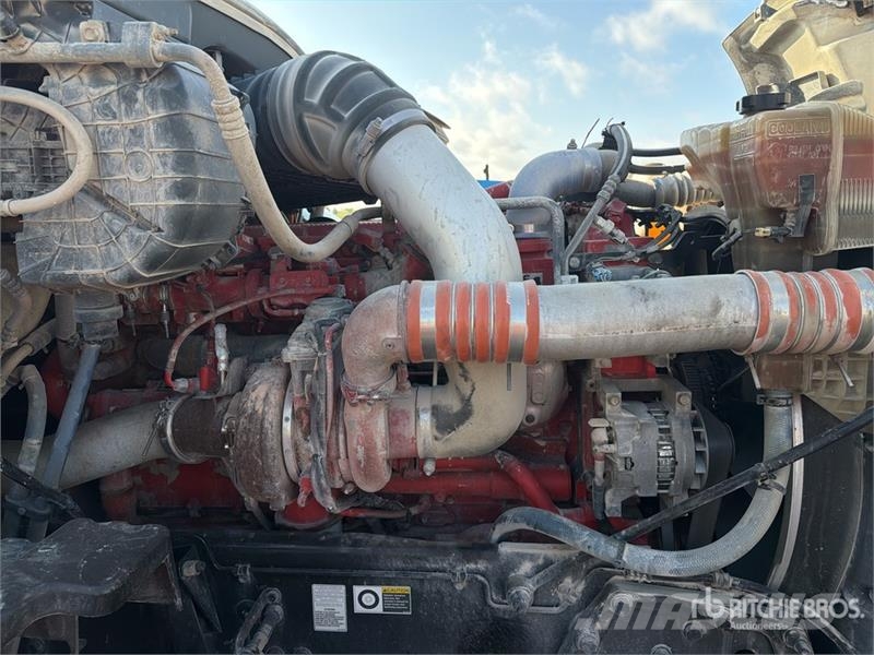 Peterbilt 579 中古トラクターヘッド | トレーラーヘッド