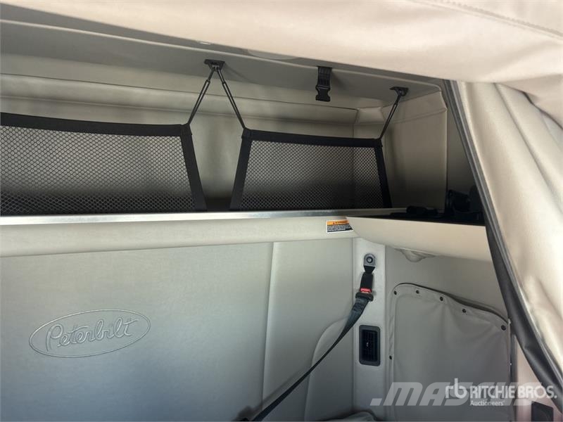 Peterbilt 579 Truck Tractor Units