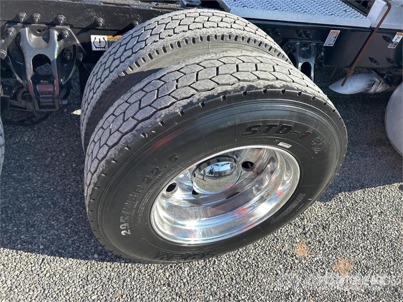 Peterbilt 579 Trekkers