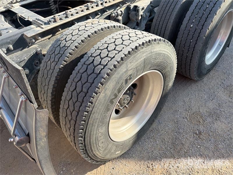 Peterbilt 579 中古トラクターヘッド | トレーラーヘッド