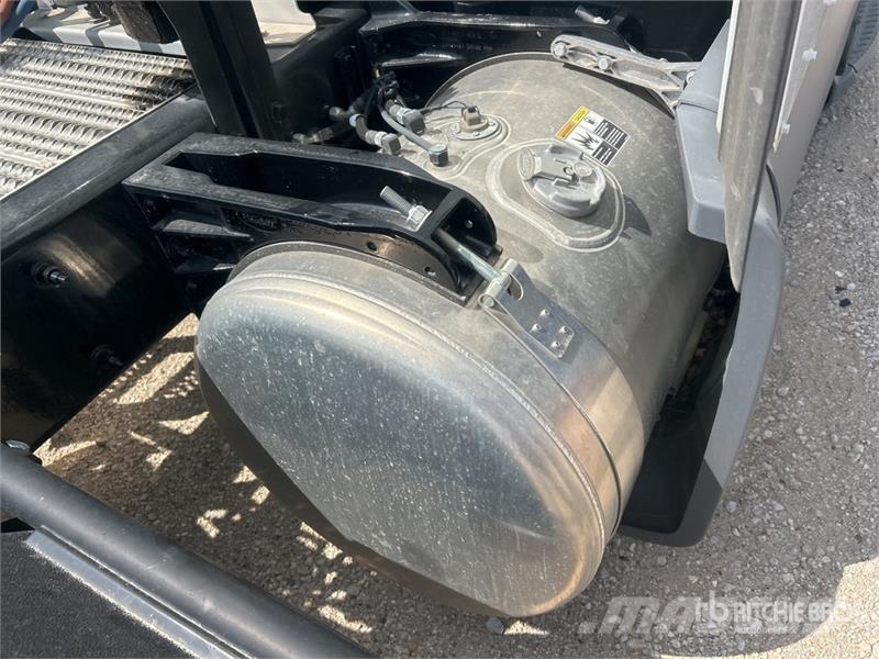 Peterbilt 579 Truck Tractor Units
