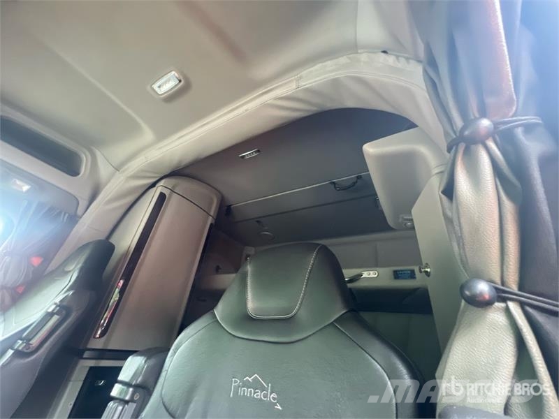 Peterbilt 579 中古トラクターヘッド | トレーラーヘッド