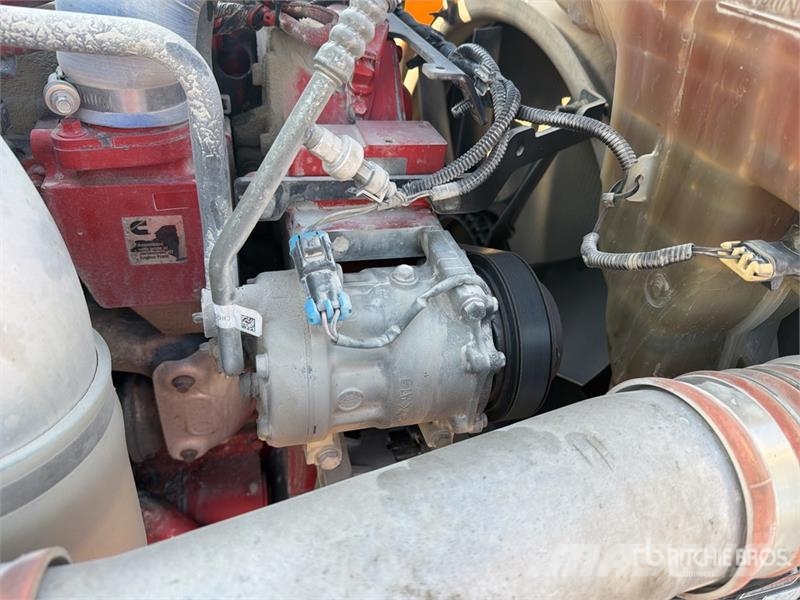Peterbilt 579 中古トラクターヘッド | トレーラーヘッド