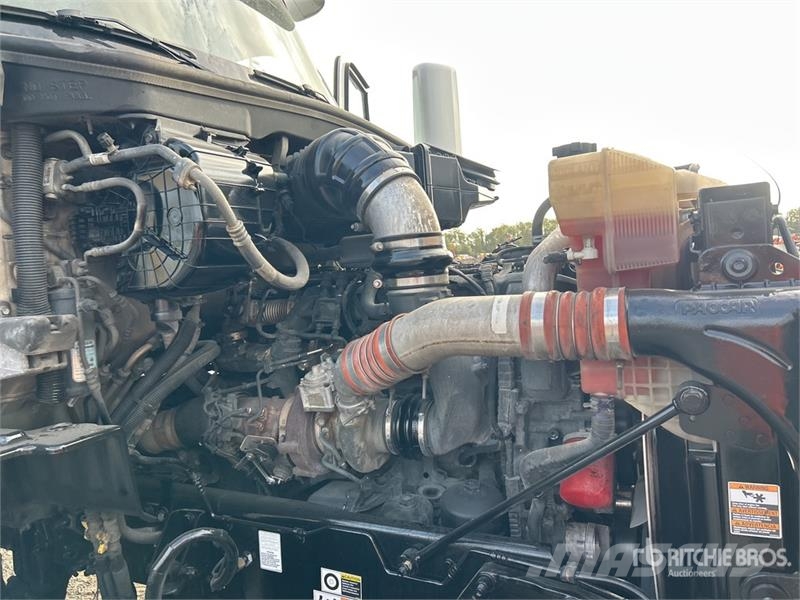 Peterbilt 579 中古トラクターヘッド | トレーラーヘッド