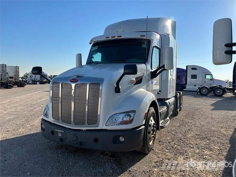 Peterbilt 579 中古トラクターヘッド | トレーラーヘッド