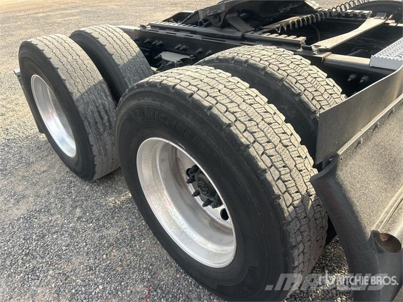 Peterbilt 579 中古トラクターヘッド | トレーラーヘッド