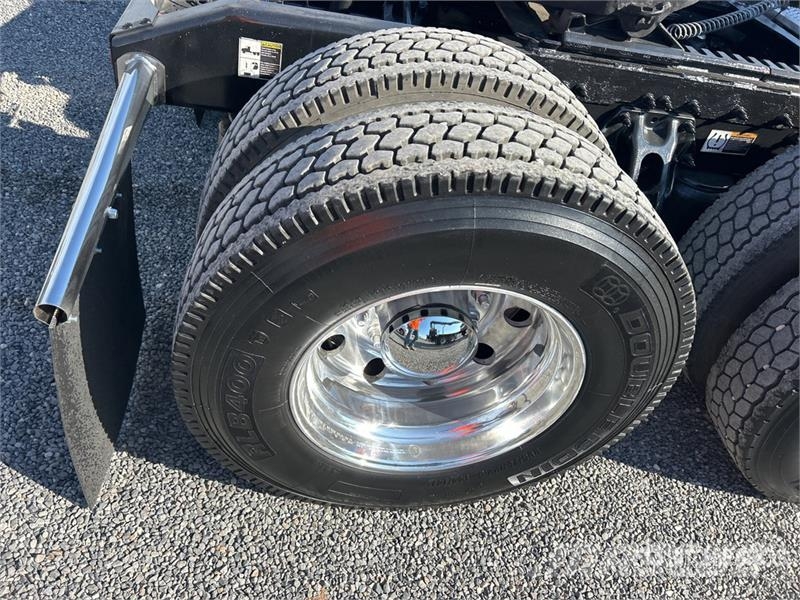 Peterbilt 579 Trekkers