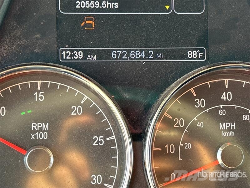 Peterbilt 579 中古トラクターヘッド | トレーラーヘッド