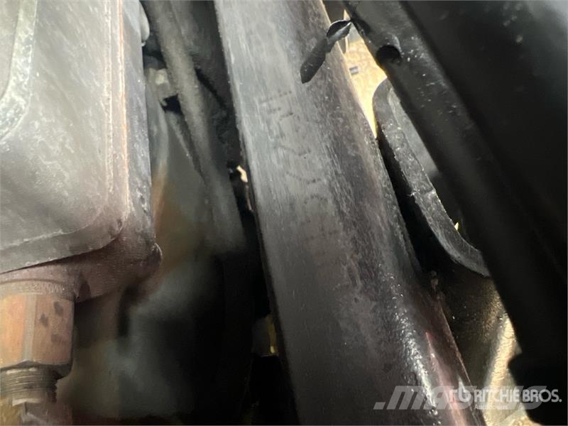 Peterbilt 579 中古トラクターヘッド | トレーラーヘッド