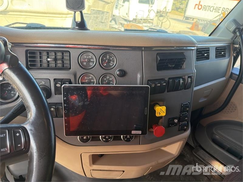 Peterbilt 579 中古トラクターヘッド | トレーラーヘッド