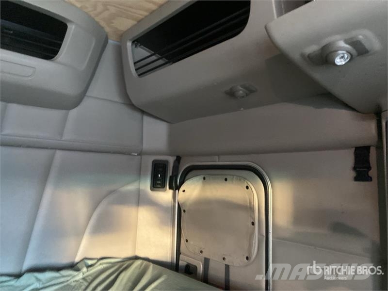 Peterbilt 579 中古トラクターヘッド | トレーラーヘッド
